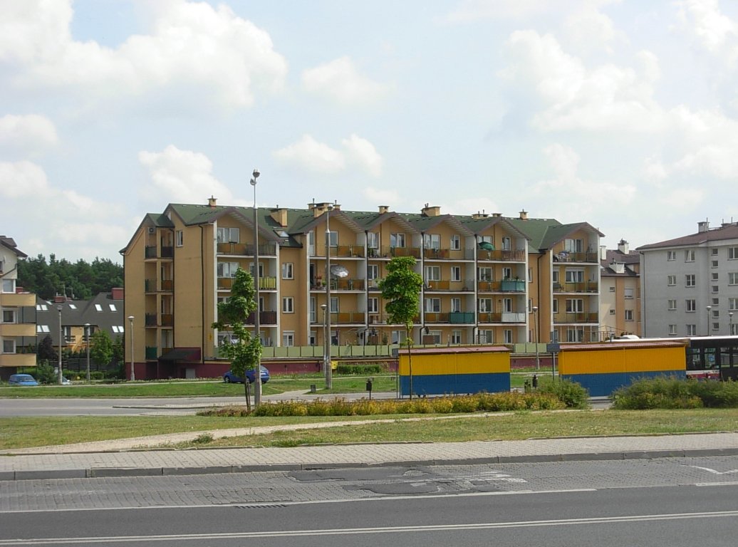 Pętla autobusowa przy ul. Pelplińskiej w Fordonie z blokami mieszkalnymi w tle