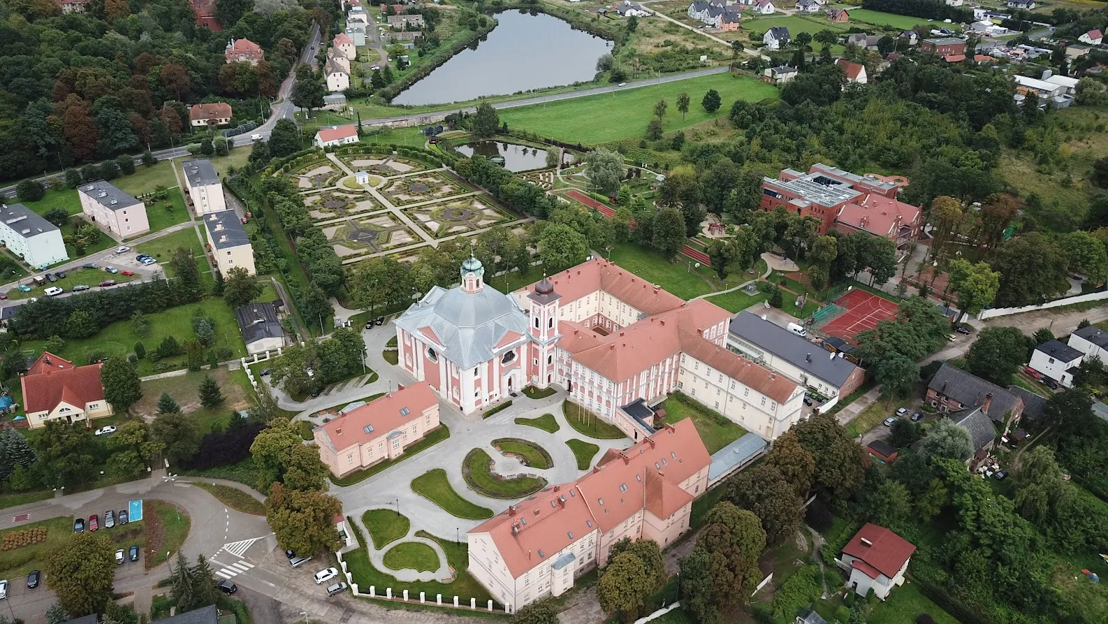 Owińska: Gdzie Historia Spotyka Przyszłość w Sercu Wielkopolski