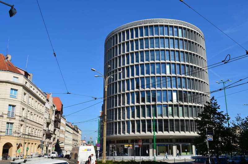 Hipnotyzujący walec nad Poznaniem. Geometryczny fenomen i kunszt poznańskiego Okrąglaka
